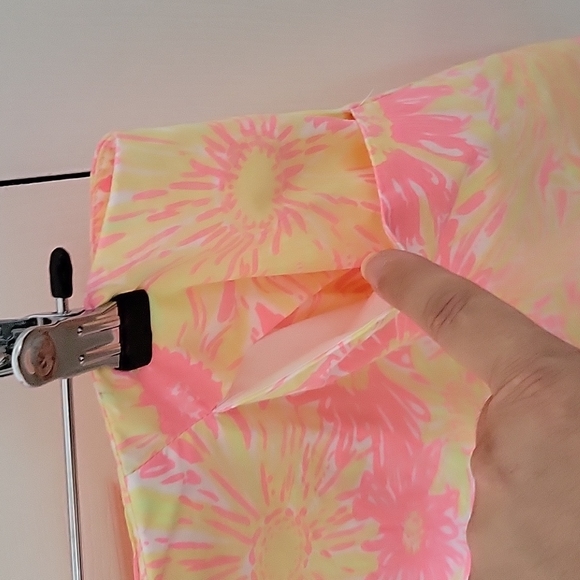 Lilly Pulitzar - Picture 4 of 6